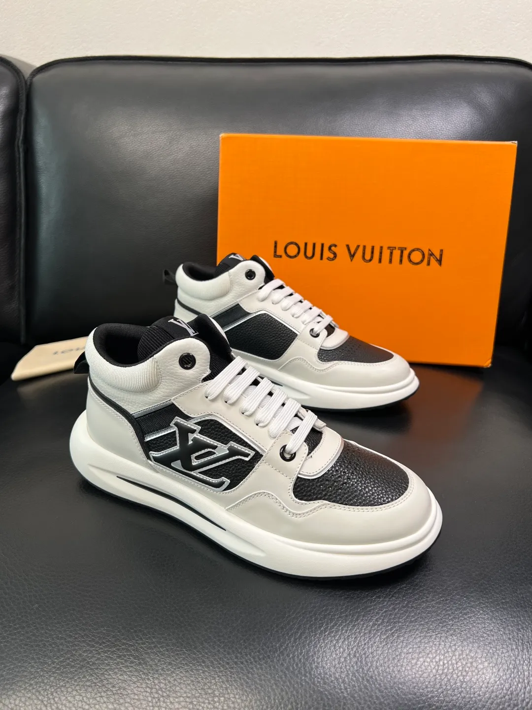 Men's shoes 💰820 Lv high quality top crafts Louis Vuitton, sports sneakers counter synchronization, uppers imported from Italy, high quality splicing colorful complex crafts, imported mesh pads soft and comfortable, soles: original soles specially provided by the original factory, T men's shoes 💰U exclusive movable molded soles super comfortable, original factory single goods, code number 39-44 (customized 38 45)